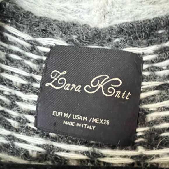 Lara knit black/shite/gray Italian cardigan, geometrical forms, button closure,S - Picture 2 of 7